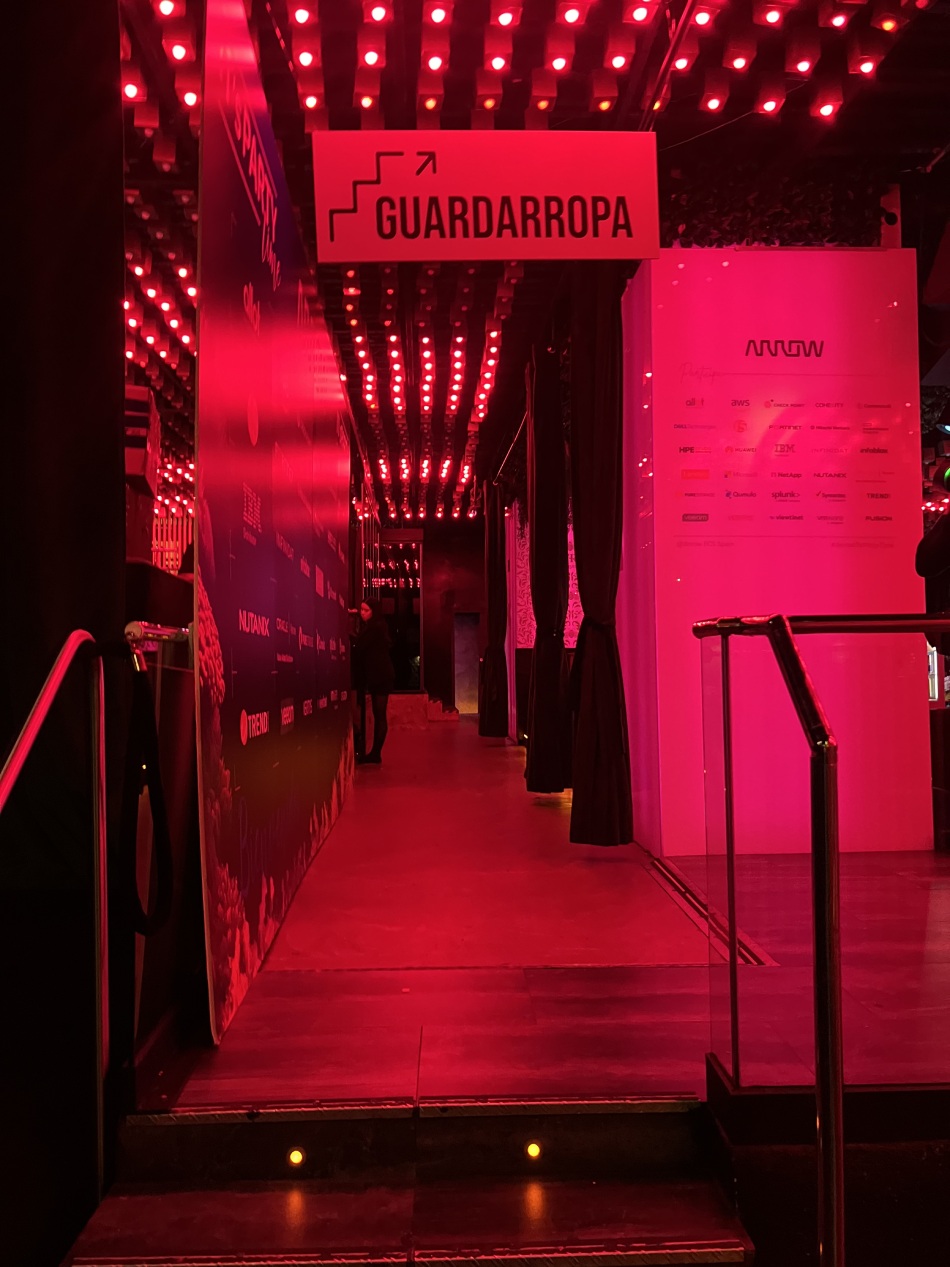 Keywords: eventos corporativos de lujo, organización eventos empresas Madrid, espacios para eventos corporativos Madrid; Description: Oh My Event Madrid es el espacio ideal para eventos de empresa de lujo en Madrid, con capacidad desde 70 pax. hasta 1.300. personas. El fotomatón.