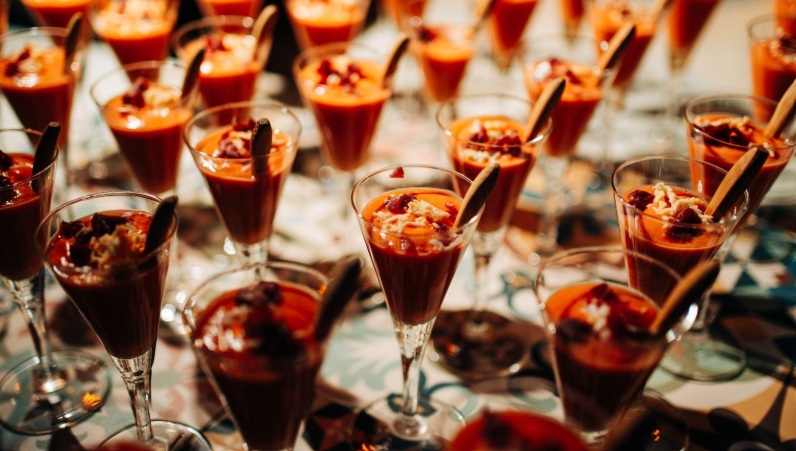 Tipos y formatos de catering para eventos corporativos: guía completa